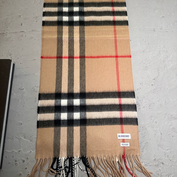 BURBERRY Unisex CHECK CASHMERE SCARF ARCHIVE BEIGE - Picture 7 of 10